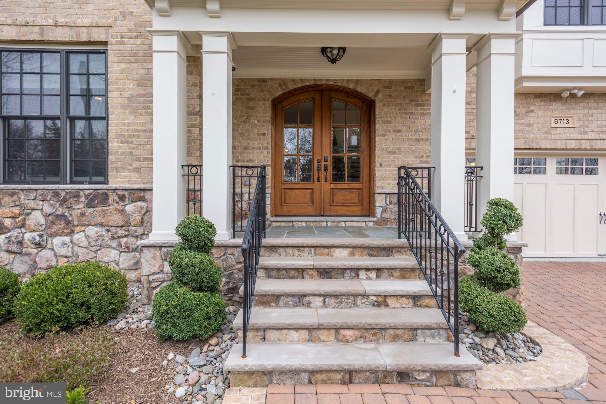 MCLEAN MANOR - Residential