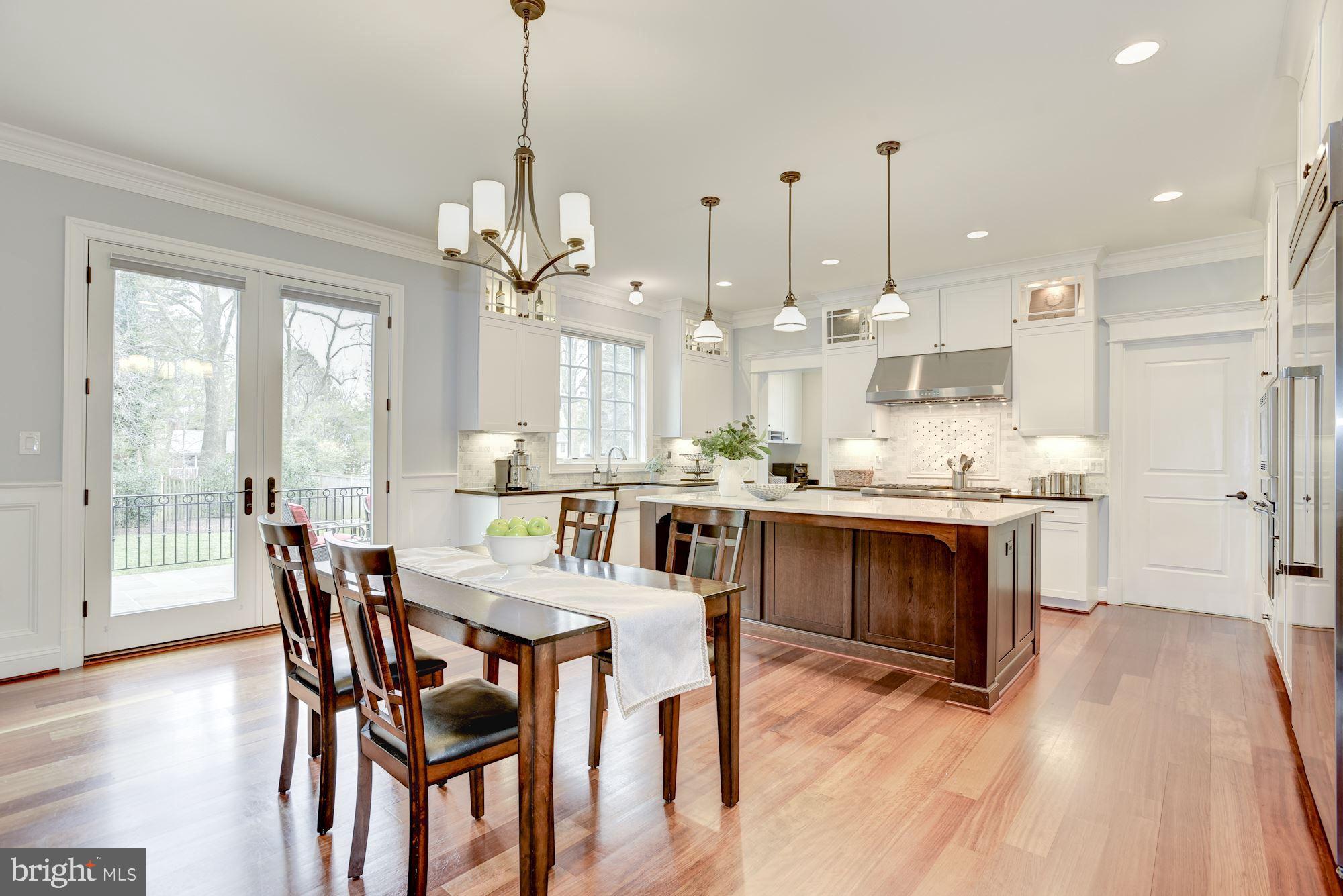 MCLEAN MANOR - Residential