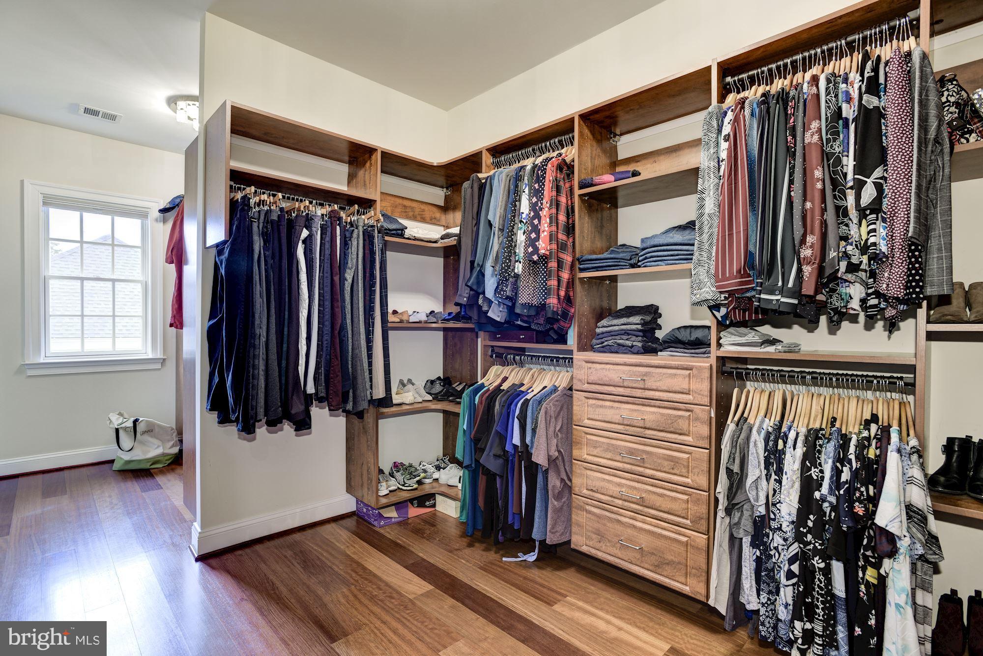 MCLEAN MANOR - Residential