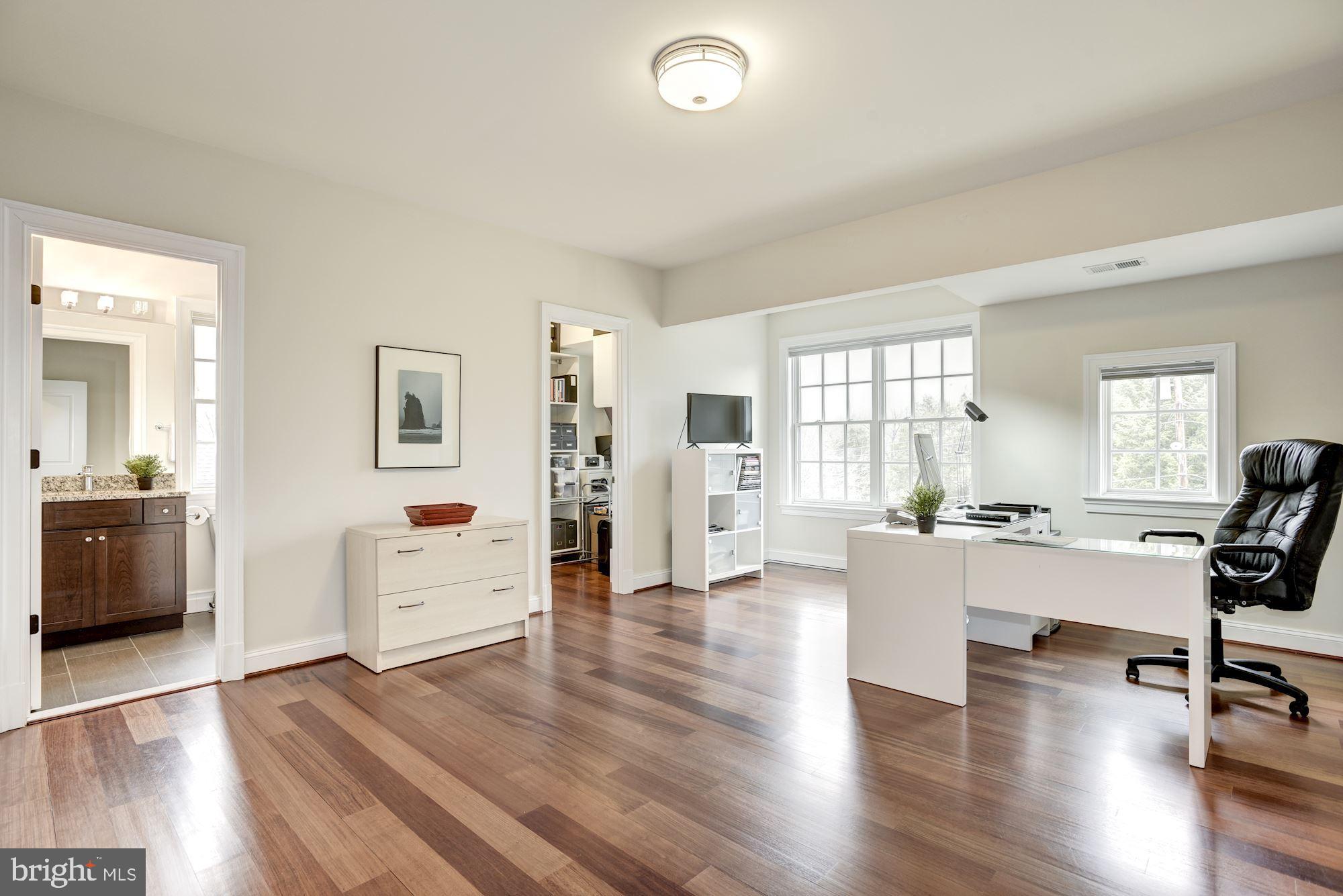 MCLEAN MANOR - Residential