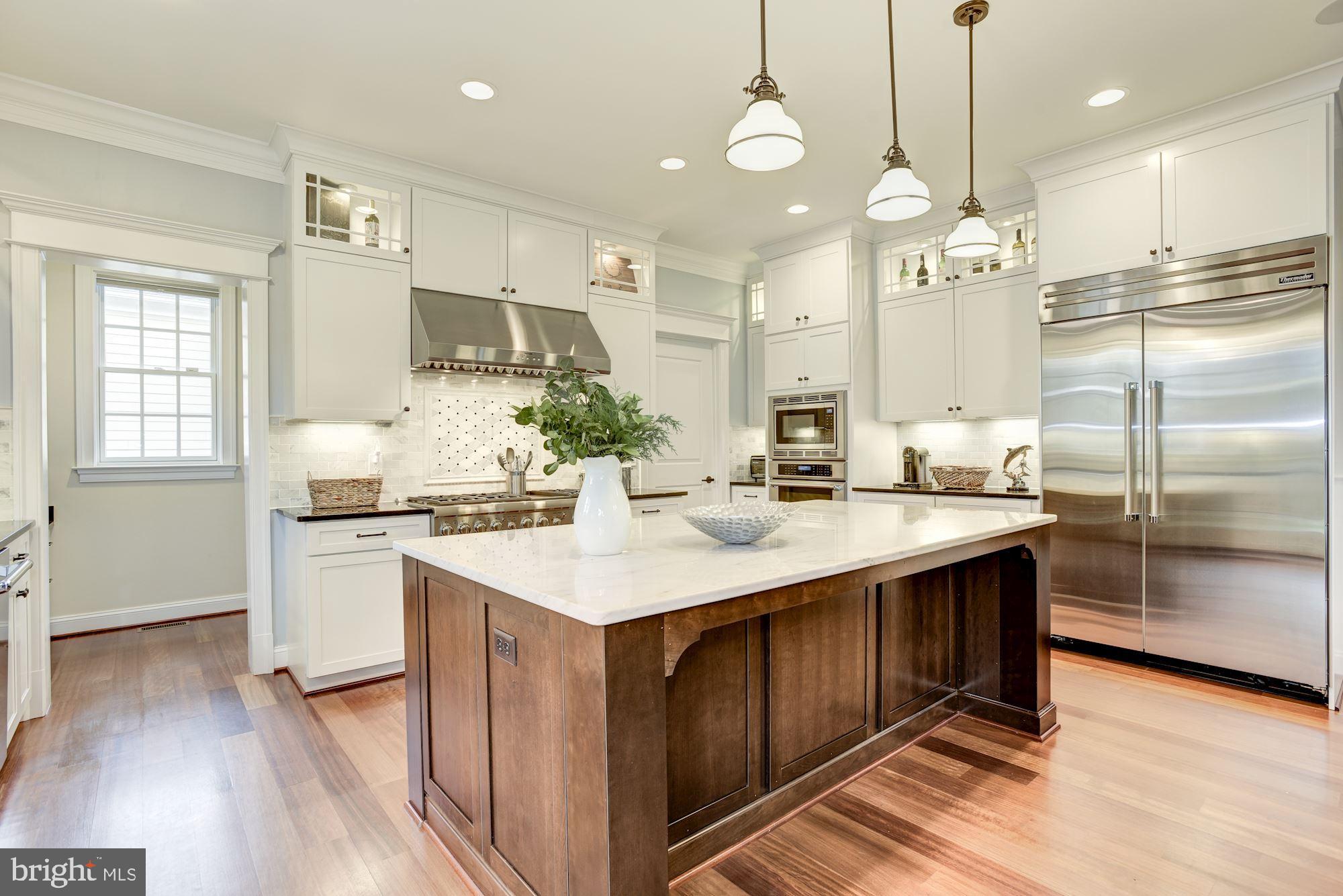 MCLEAN MANOR - Residential