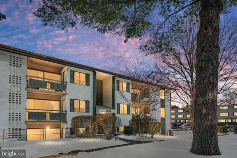 2844 DOVER LANE 302 FALLS CHURCH VA 22042