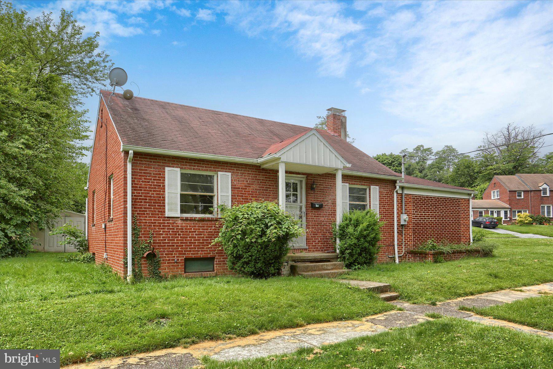 400 WOODLAND AVENUE