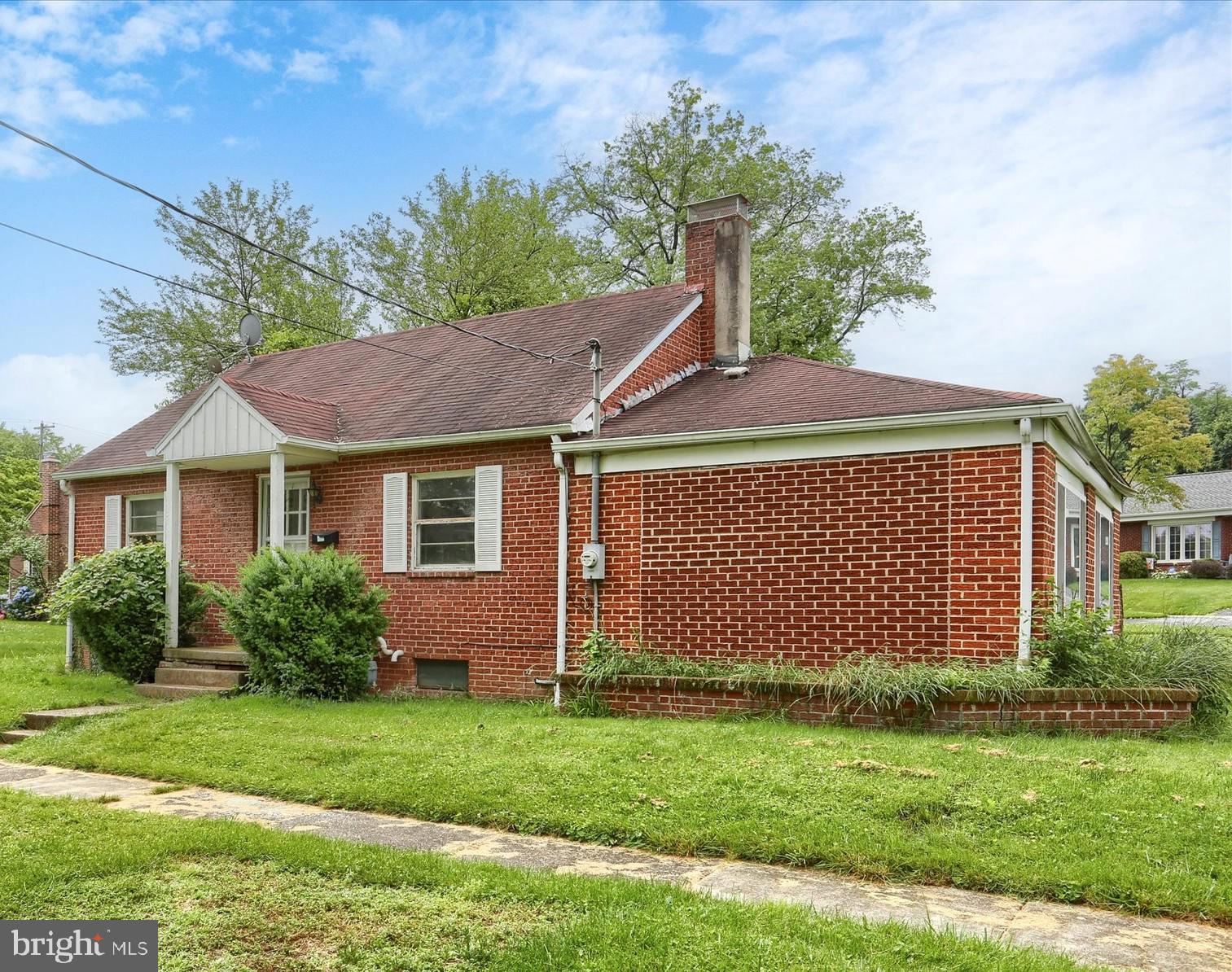 400 WOODLAND AVENUE