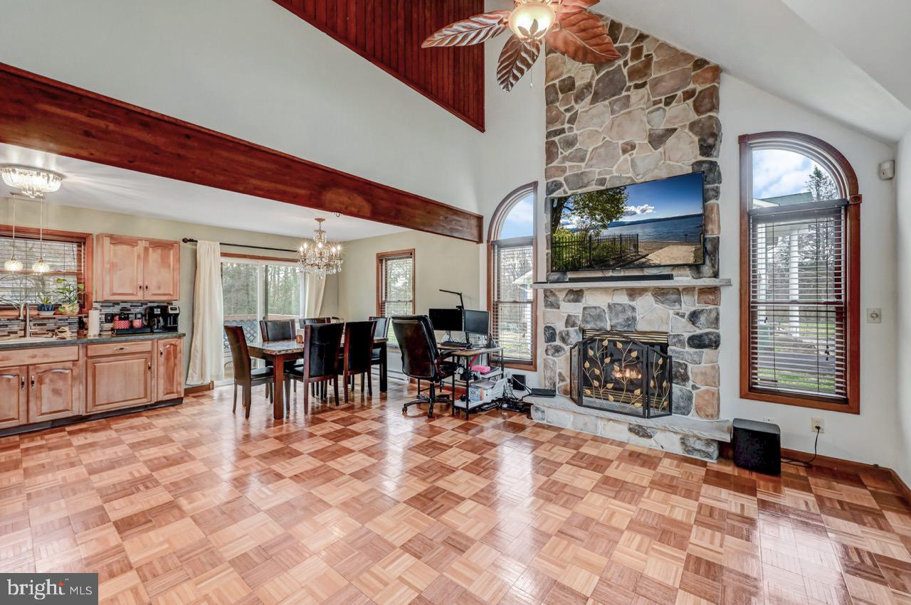 POCONO FARMS EAST - Residential