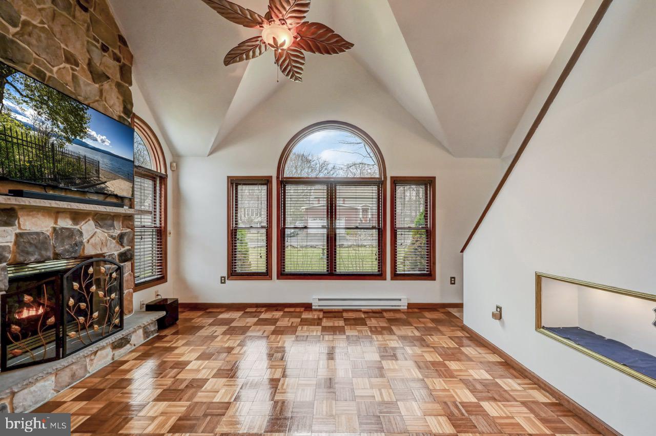 POCONO FARMS EAST - Residential