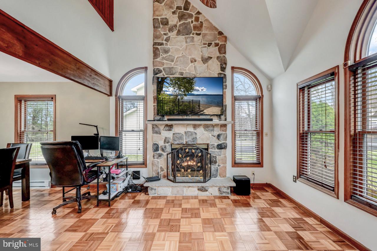 POCONO FARMS EAST - Residential