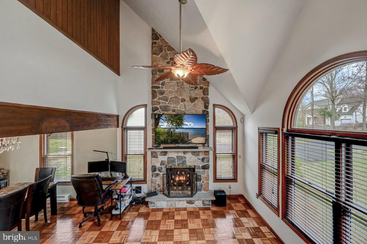 POCONO FARMS EAST - Residential