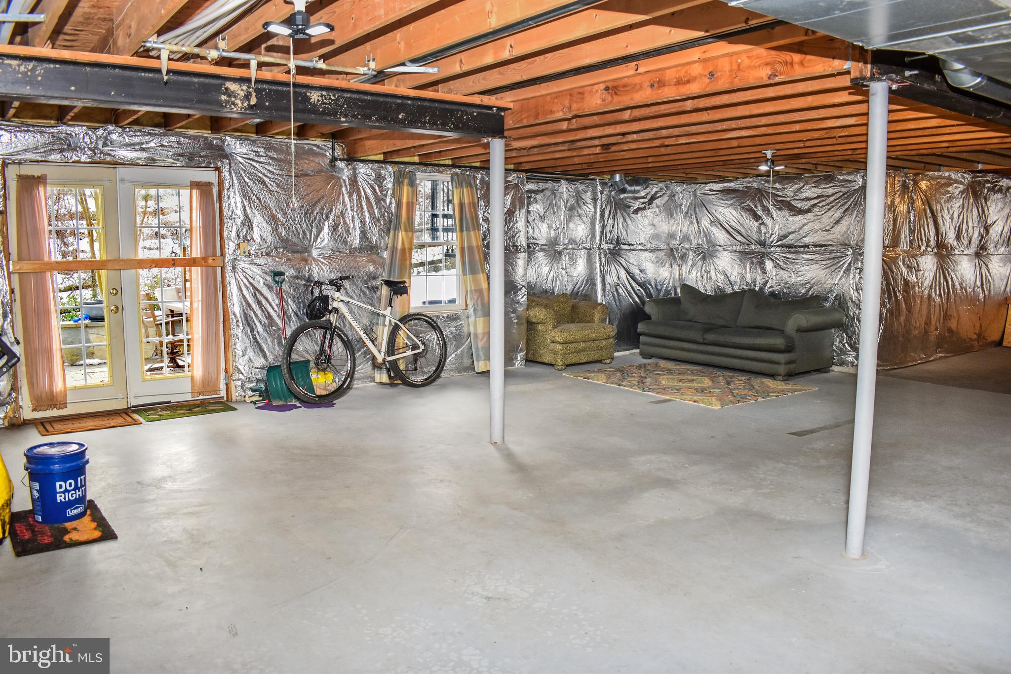 LYNDWOOD MANOR - Residential