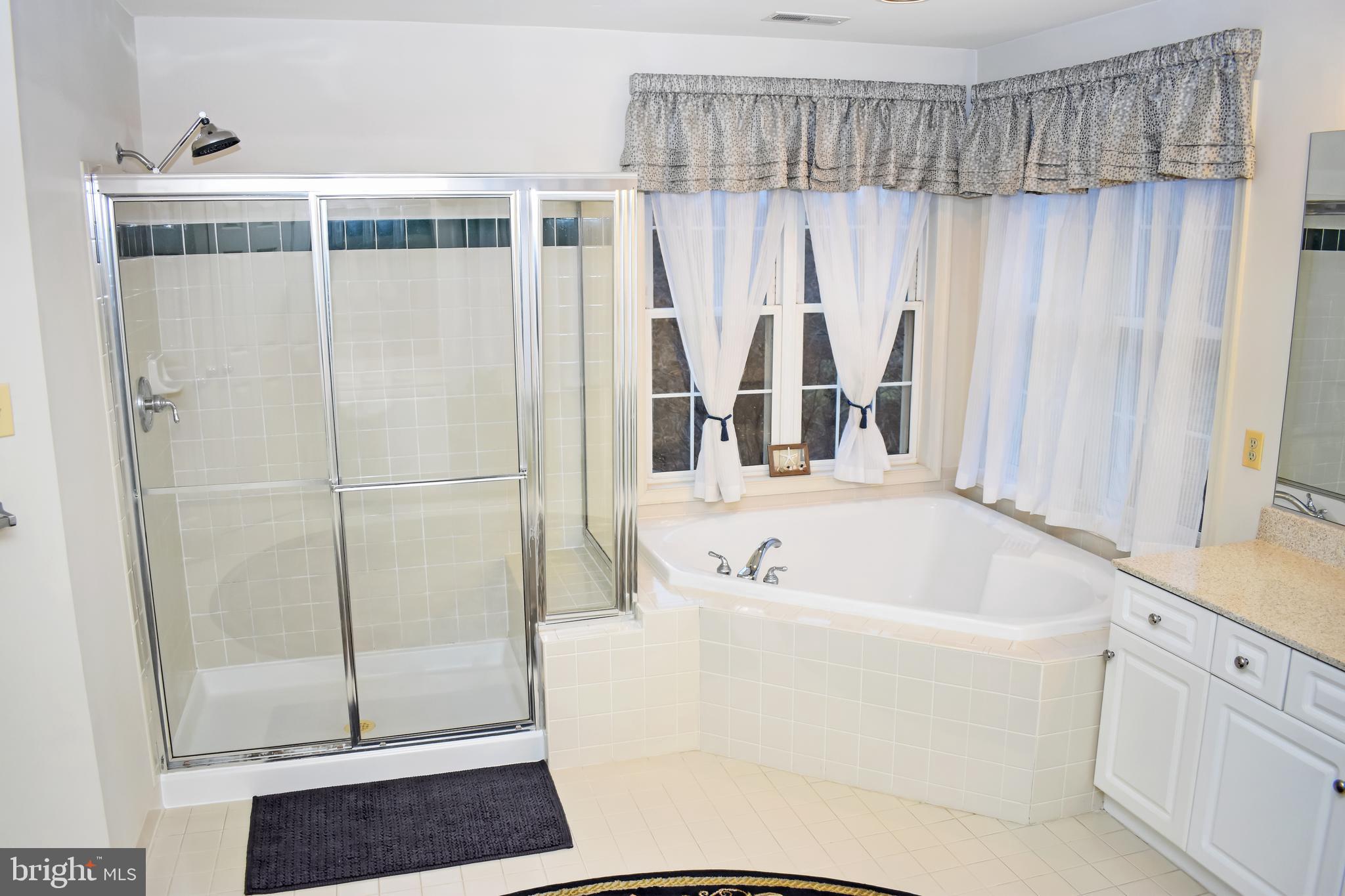 LYNDWOOD MANOR - Residential