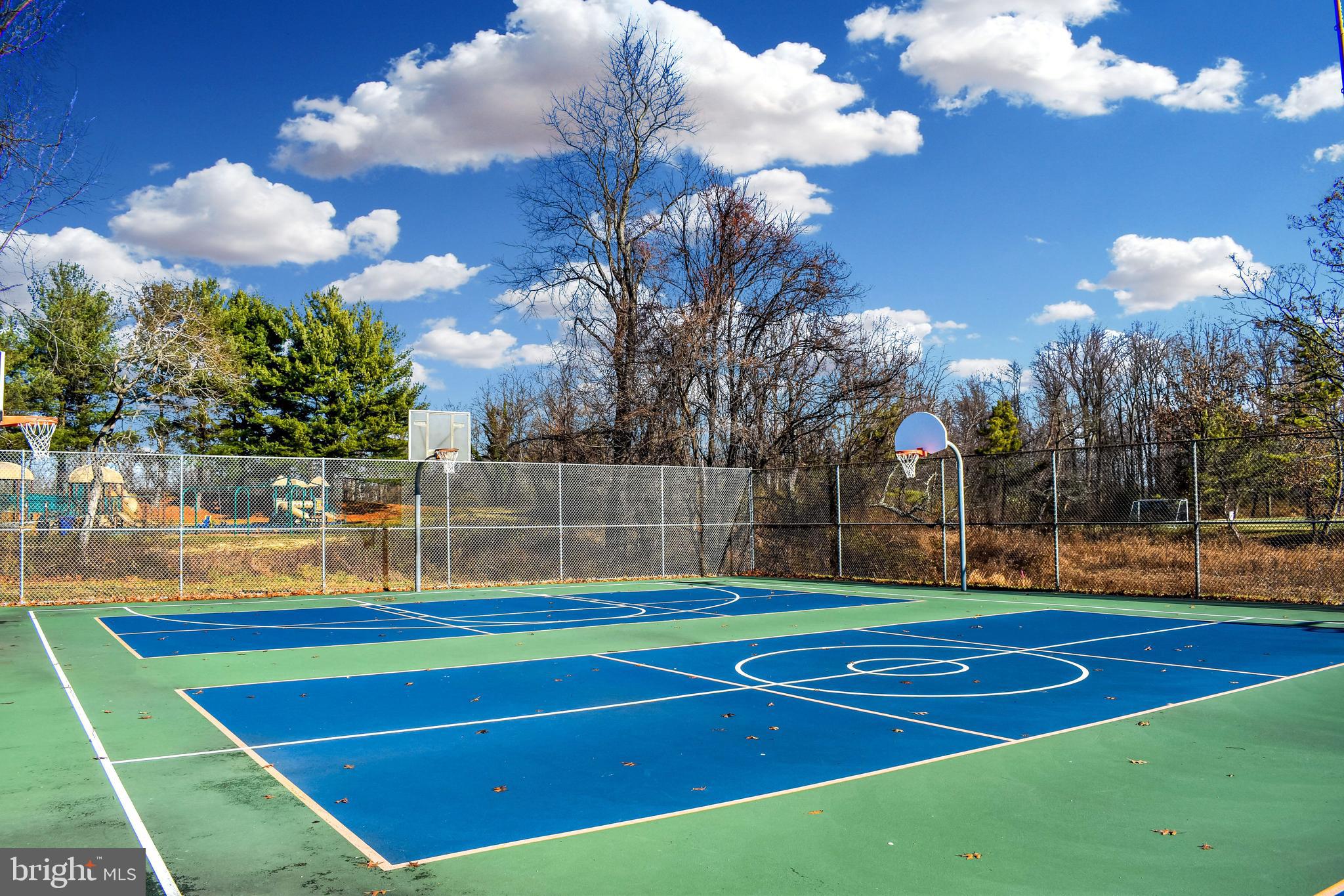 LYNDWOOD MANOR - Residential