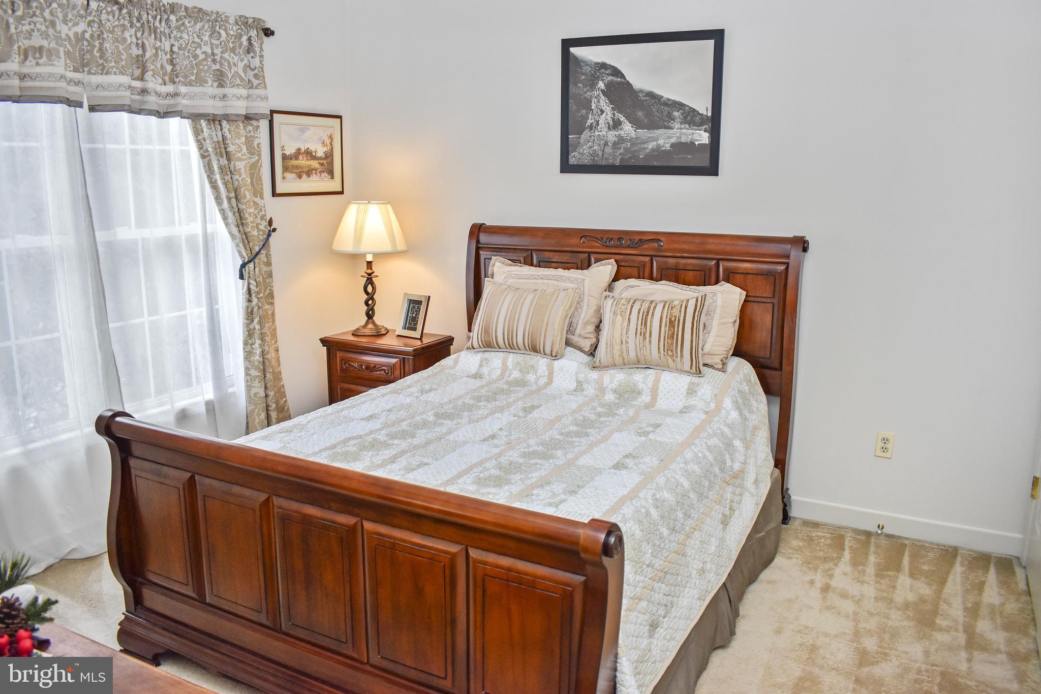 LYNDWOOD MANOR - Residential