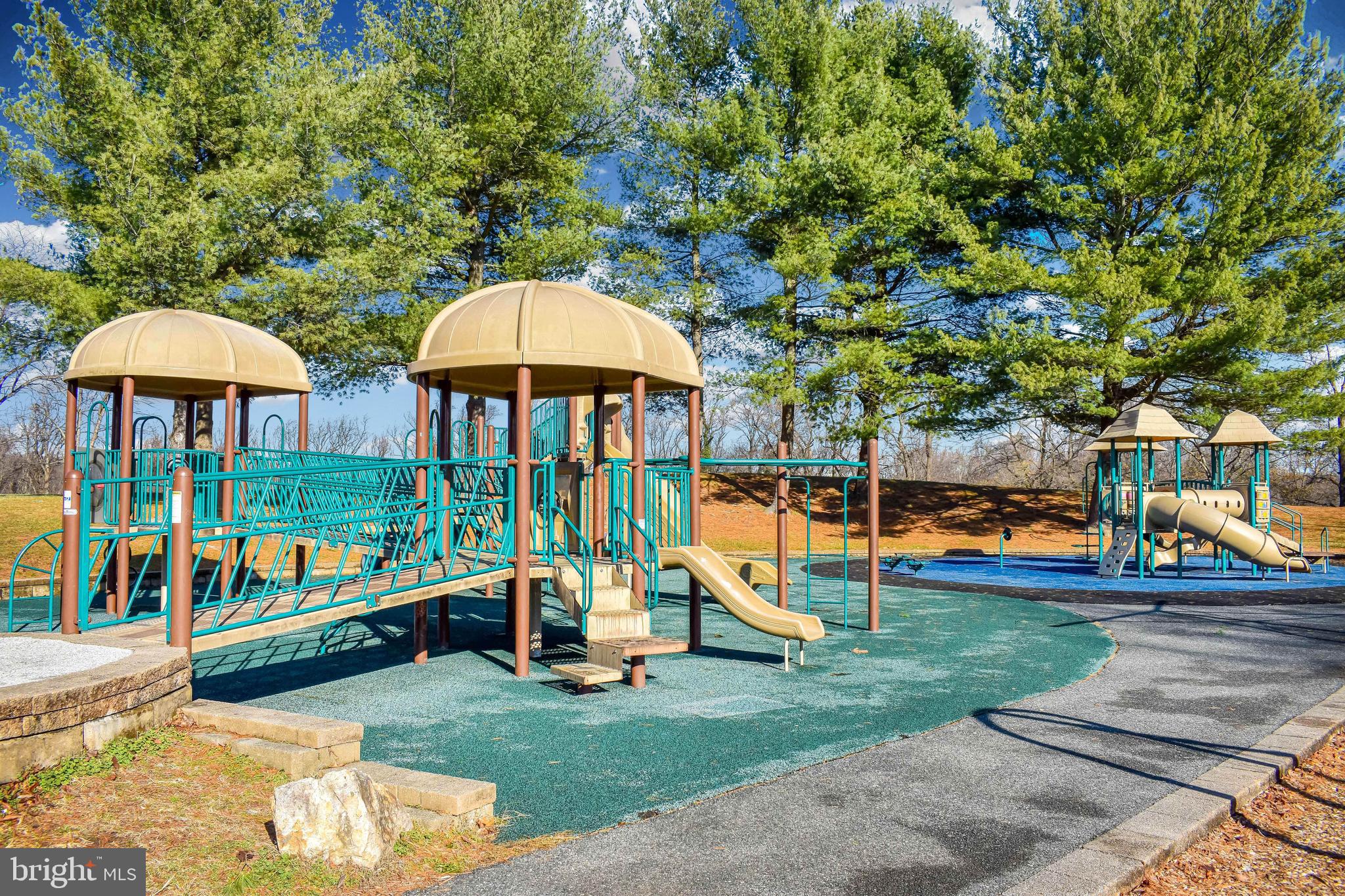 LYNDWOOD MANOR - Residential