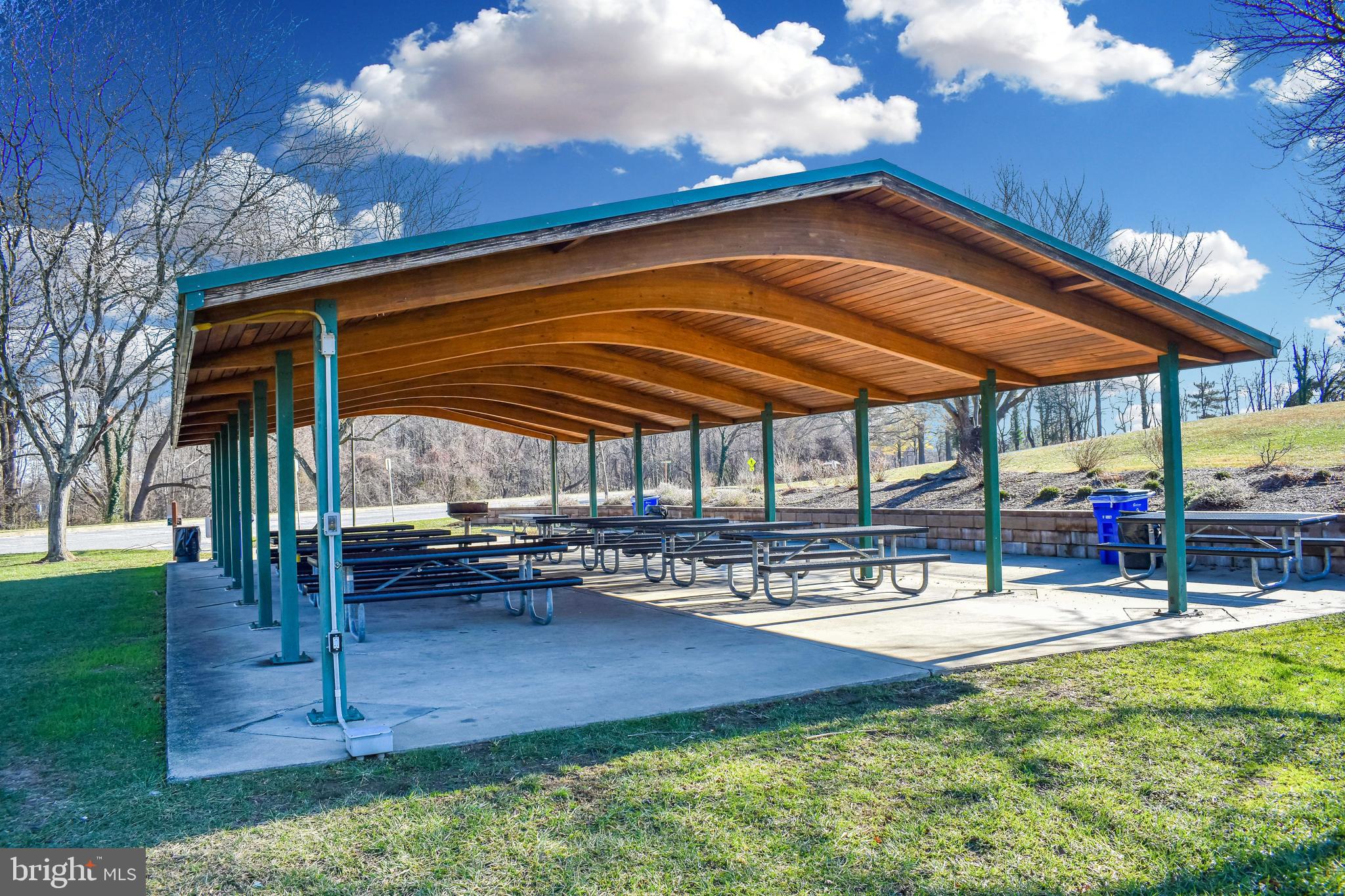 LYNDWOOD MANOR - Residential