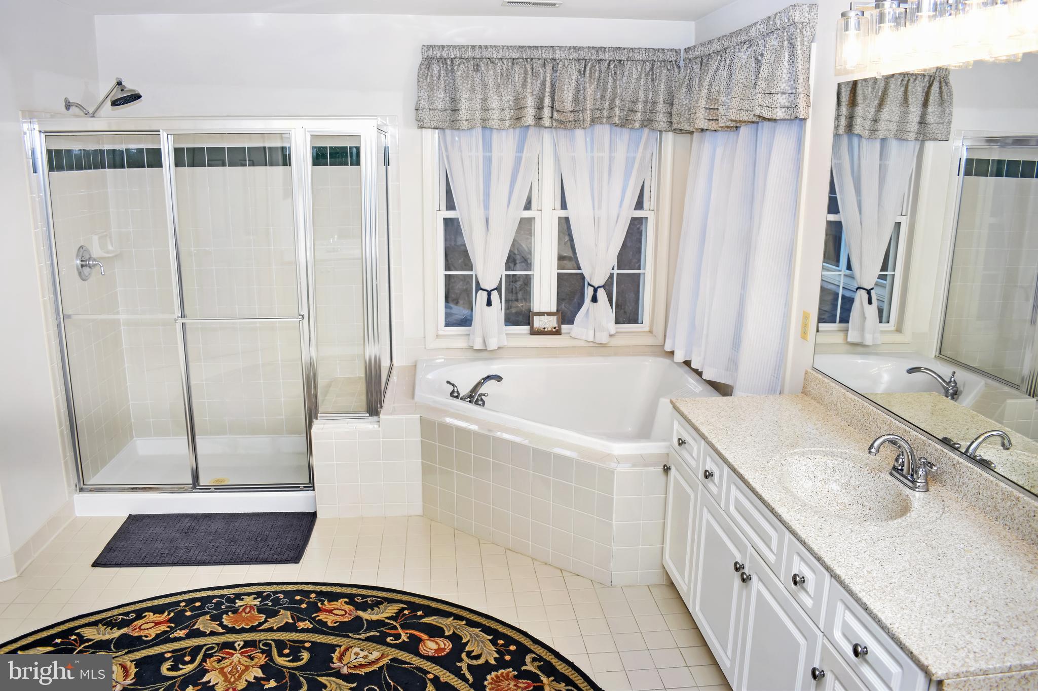 LYNDWOOD MANOR - Residential