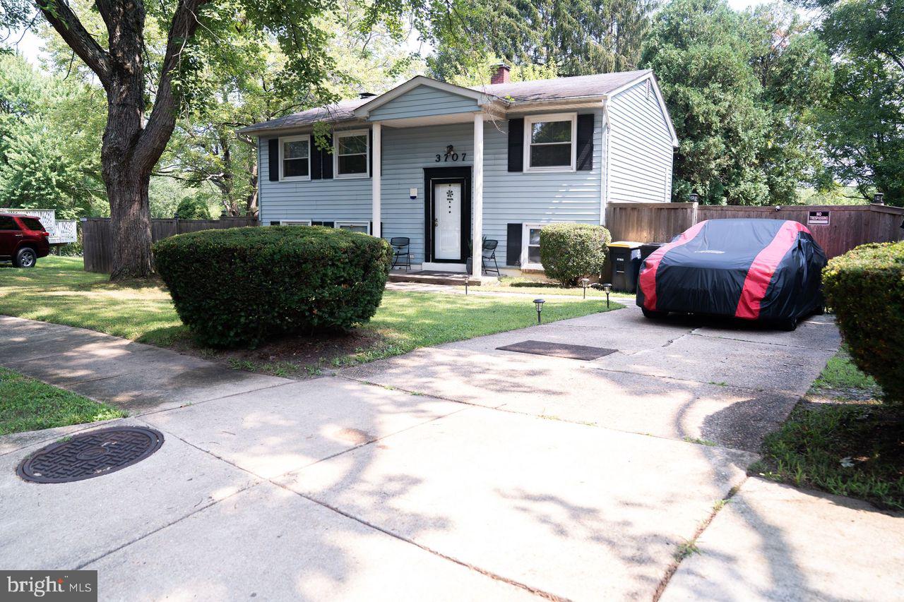 3707 HALLOWAY PLACE