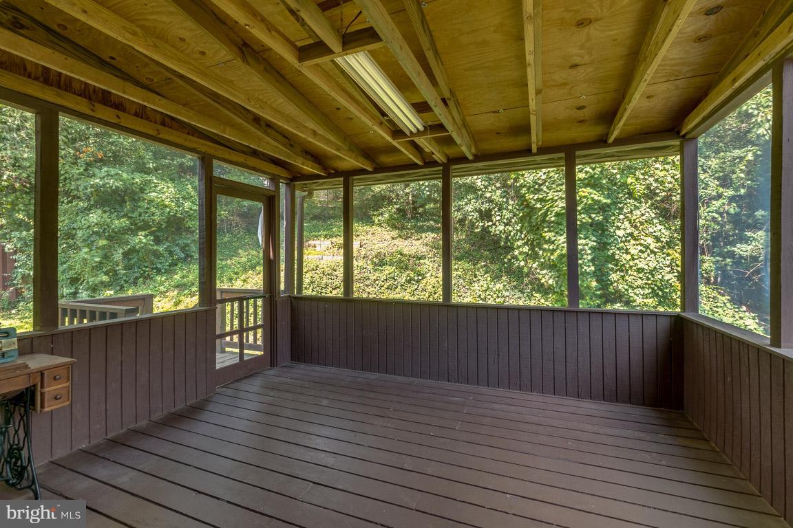 WHISPERING WOODS - Residential