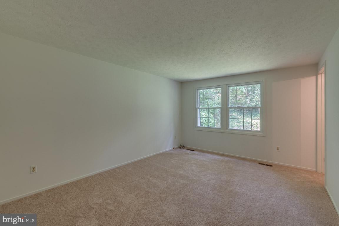 WHISPERING WOODS - Residential