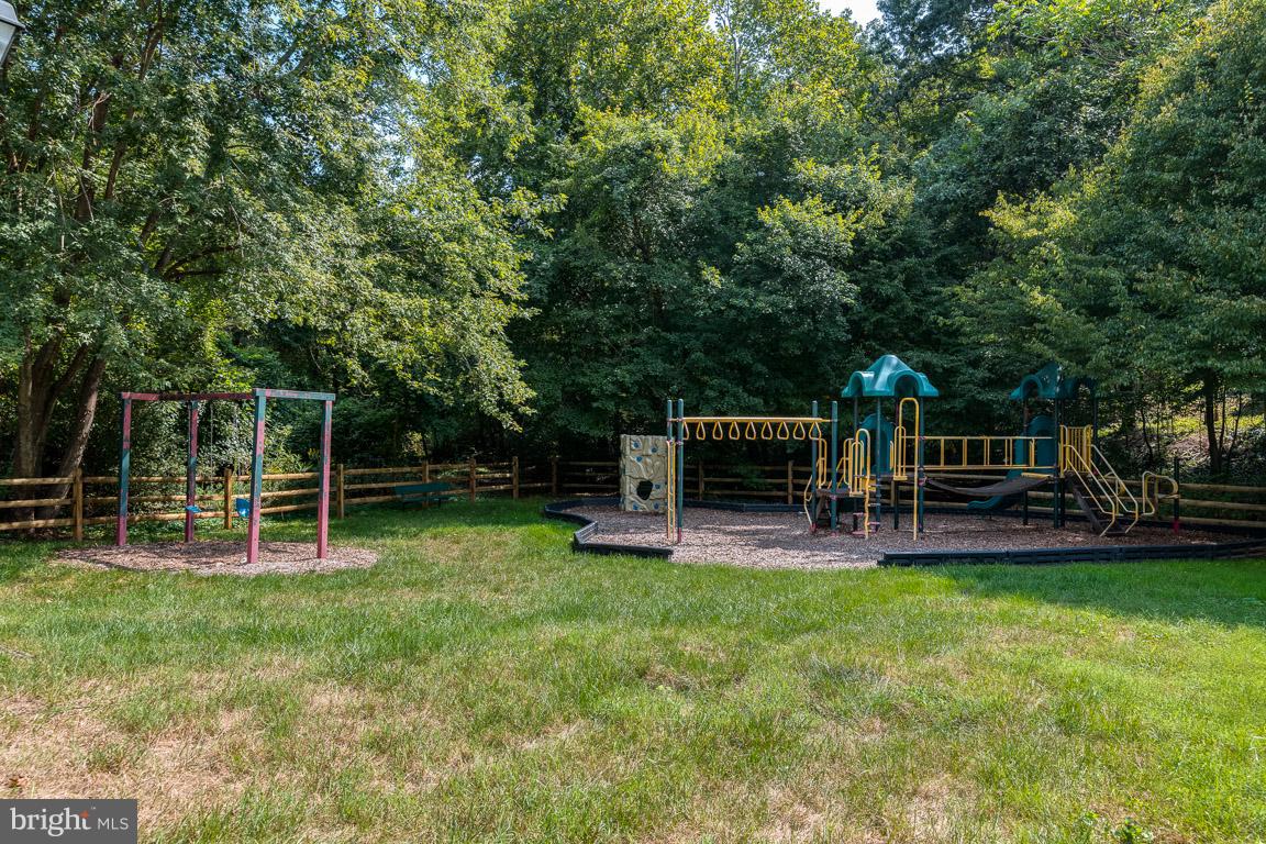 WHISPERING WOODS - Residential