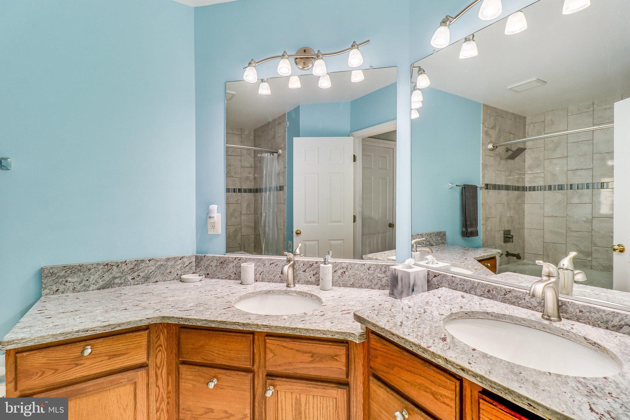 COURTLANDS AT CASCADES - Residential