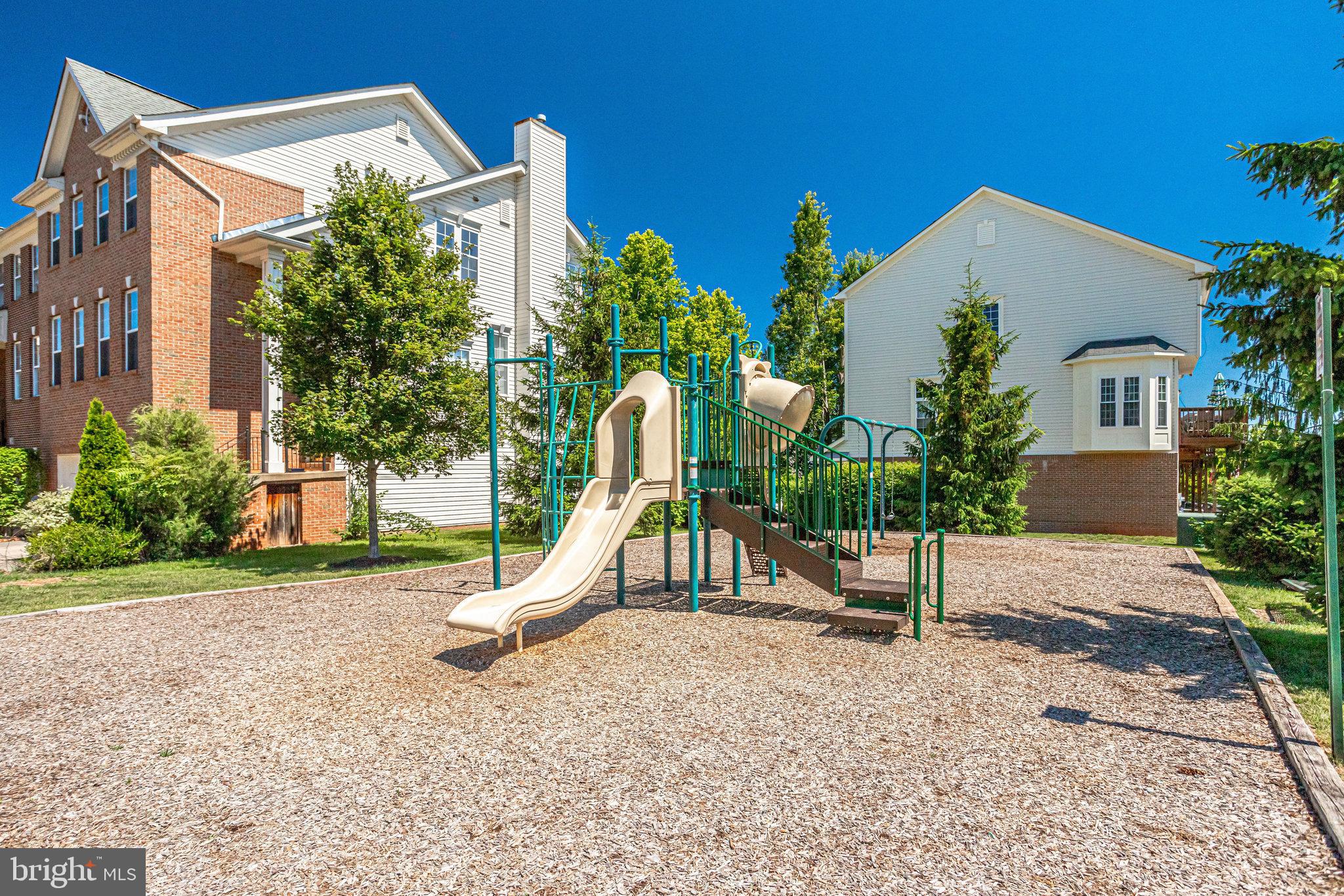 COURTLANDS AT CASCADES - Residential