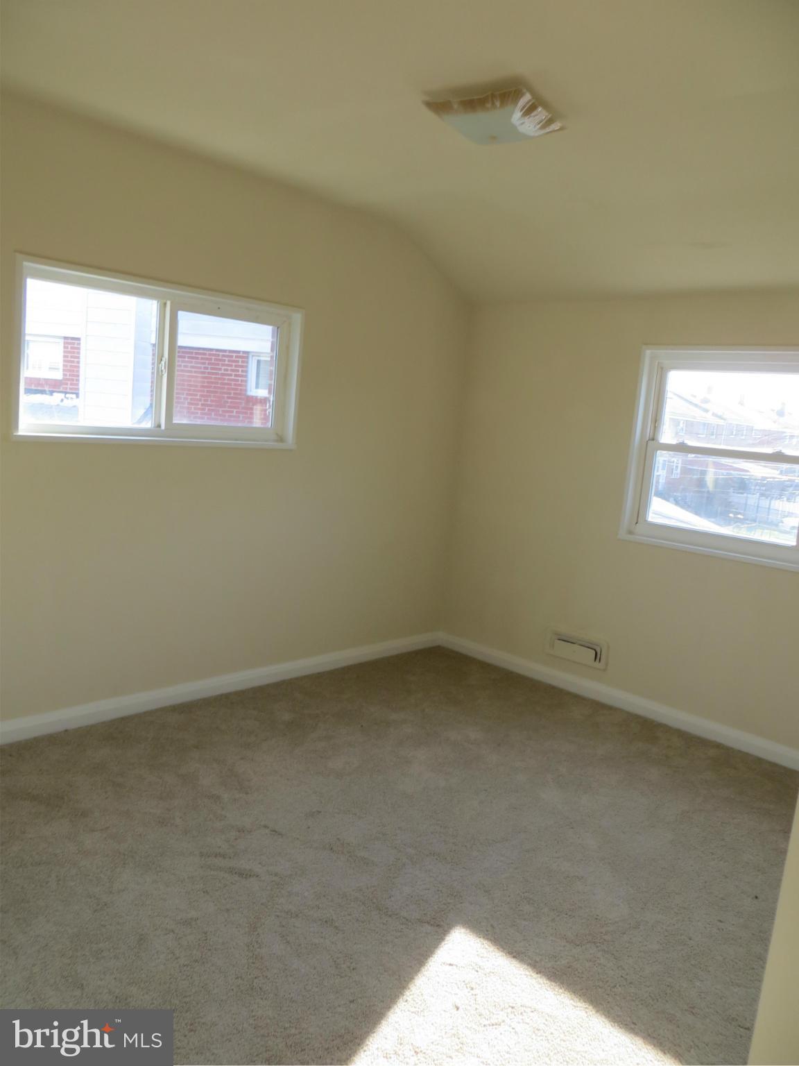 CHARLESMONT - Residential Lease