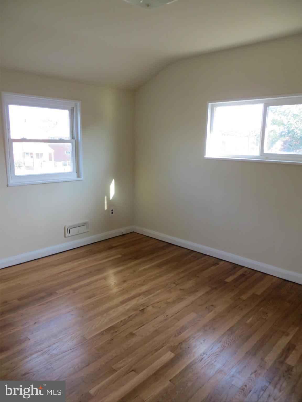 CHARLESMONT - Residential Lease