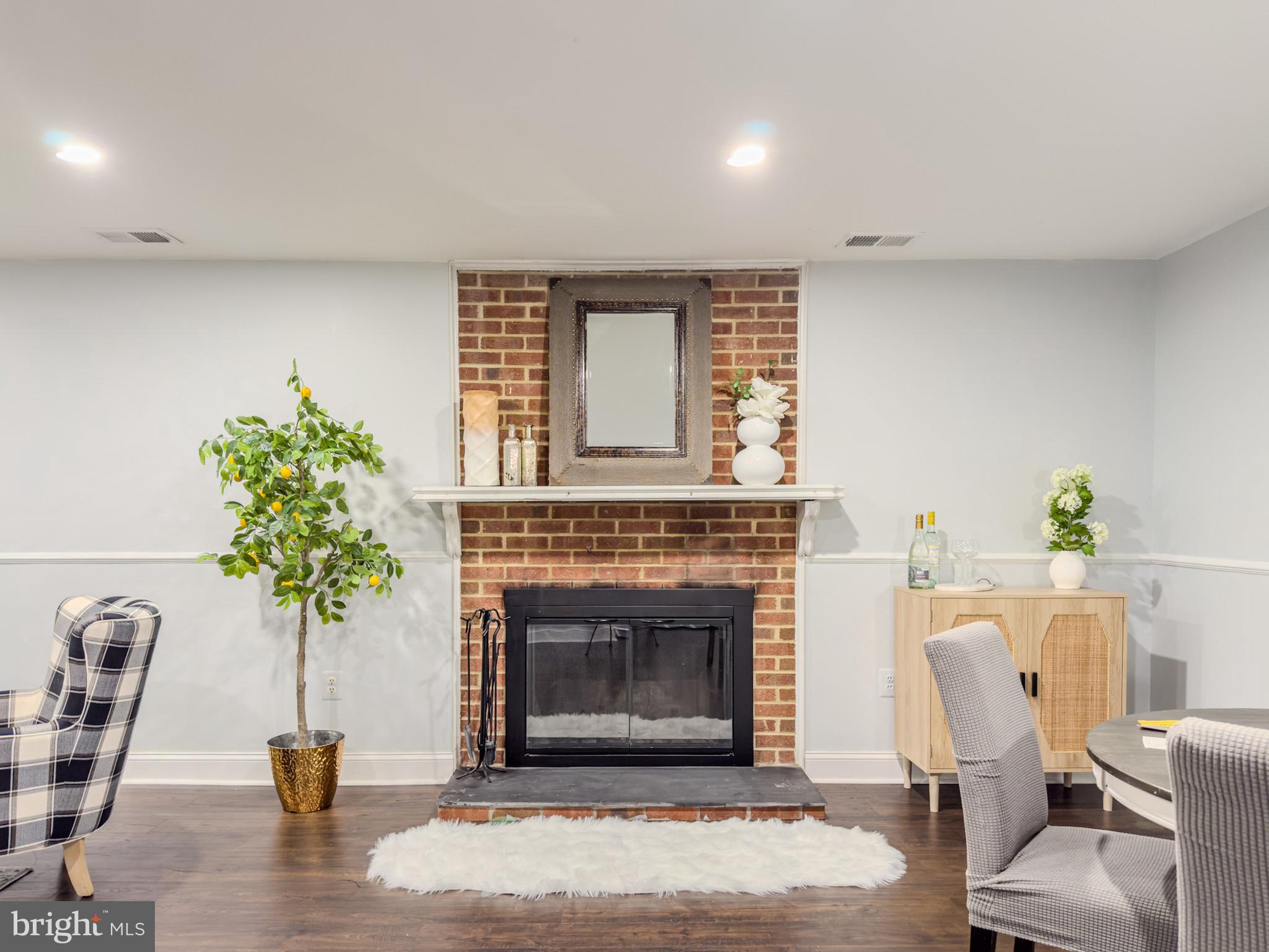 WASHINGTONIAN VILLAGE - Residential