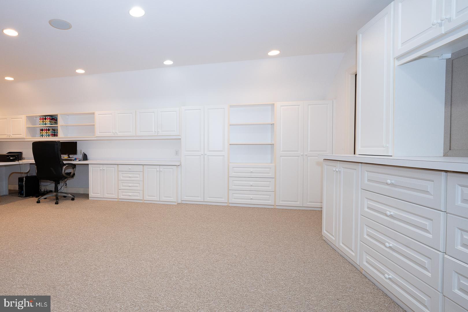 RADNOR HUNT - Residential