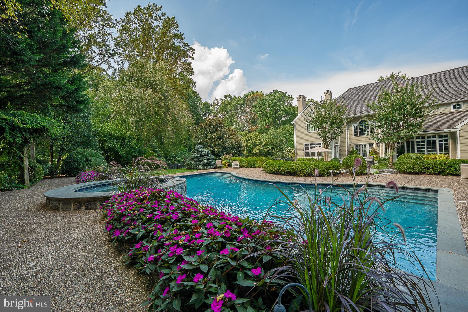 RADNOR HUNT - Residential