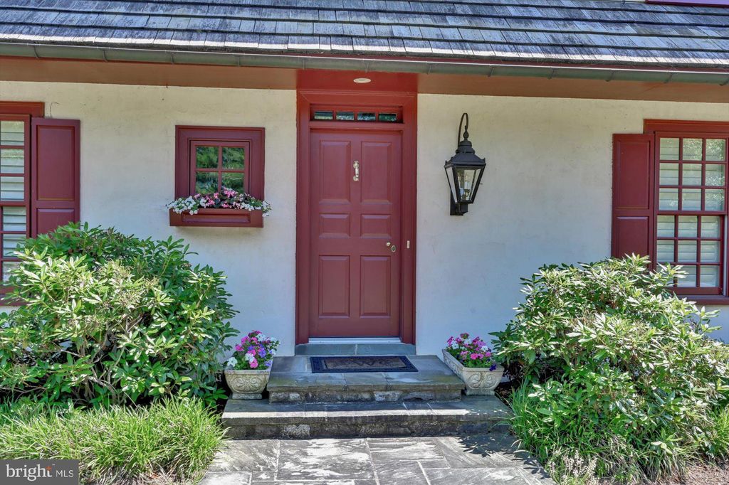 Photo of 664 QUARRY RD, LITITZ, PA 17543 (MLS # PALA2029936)