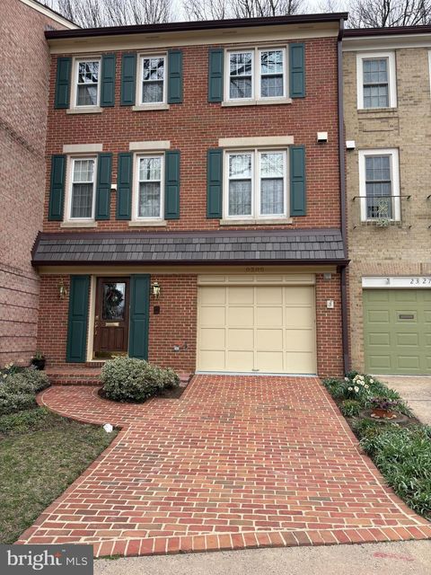 2325 S QUEEN STREET ARLINGTON VA 22202