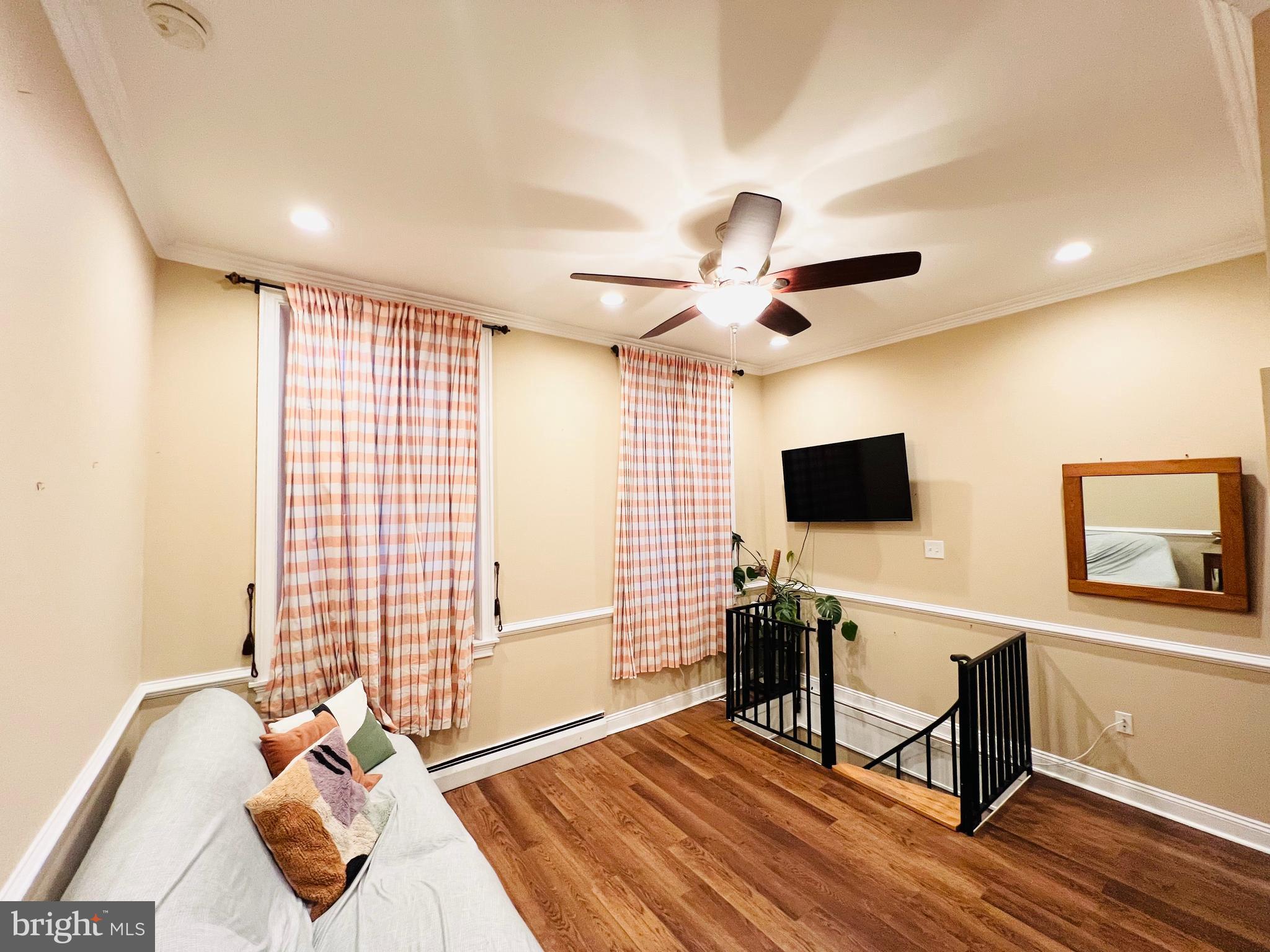 Looking for a budget-friendly place in an incredible location? 265 S 9th St Unit 1F is the one for you. This bi-level one bed / 1.5 bath condo has low monthly fees, on site laundry machines, extra storage, and with a Walk Score of 97(!!), everything you would ever need is just steps away - award winning restaurants, bars, area hospitals, and universities are all within a block or two from this well-maintained condo. Schedule your showing today!