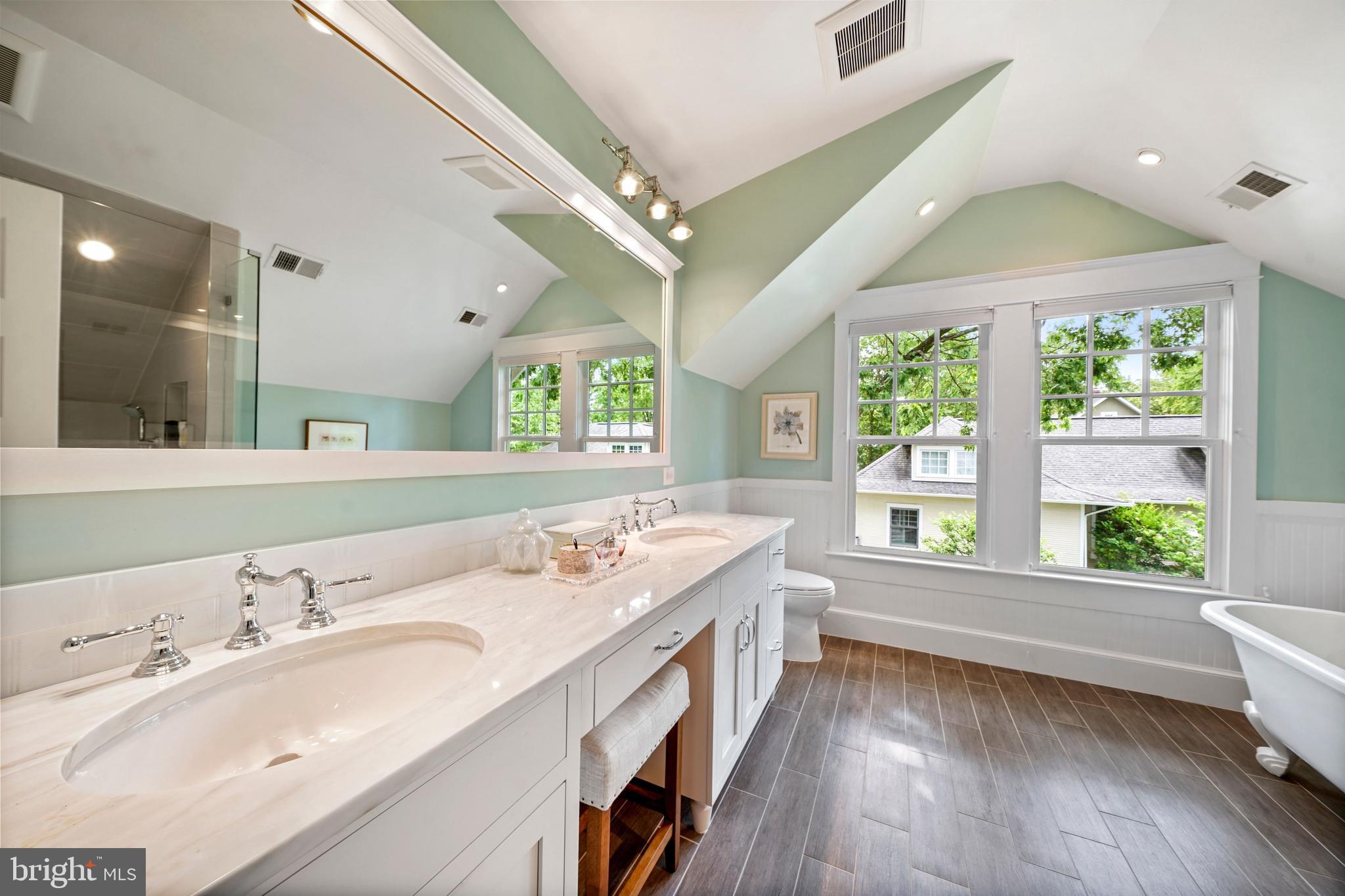 MAYWOOD - Residential