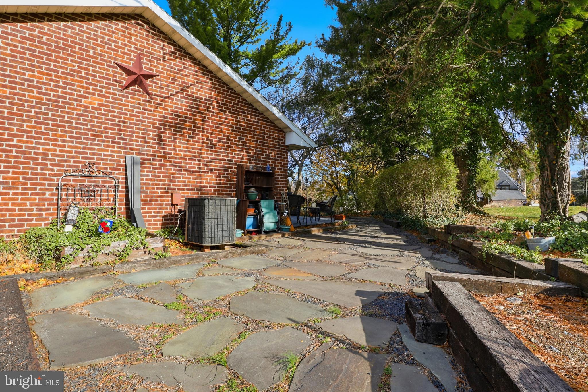 ROCKERY ROAD - Residential