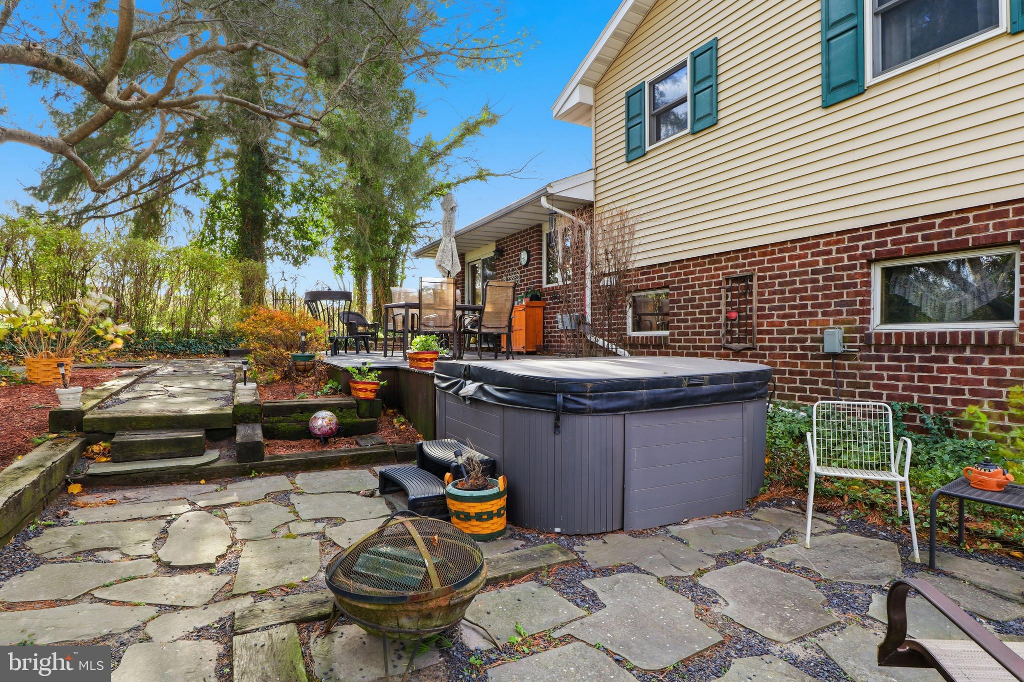 ROCKERY ROAD - Residential