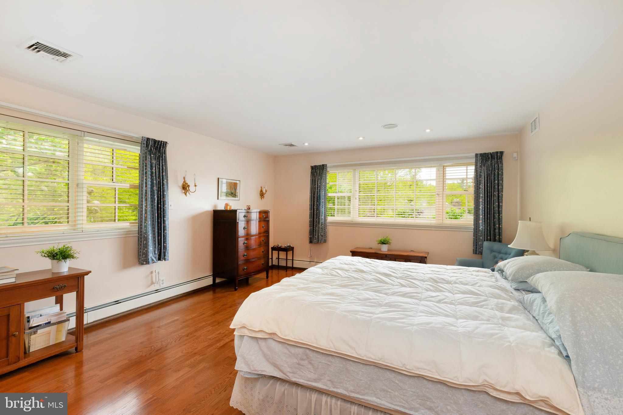 CHESTNUT HILL - Residential