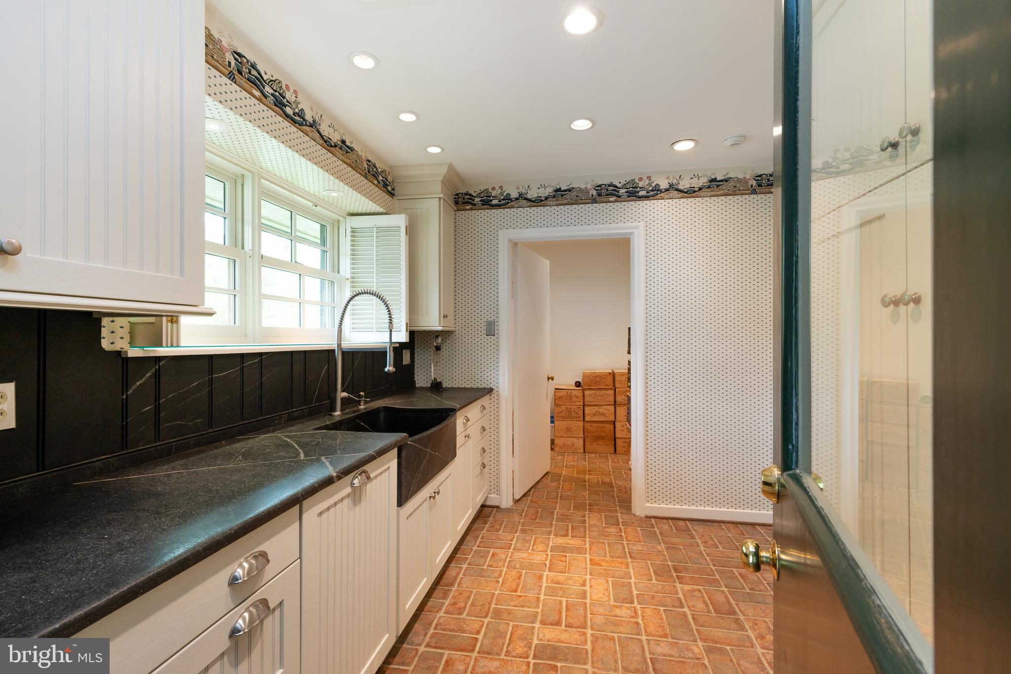 CHESTNUT HILL - Residential