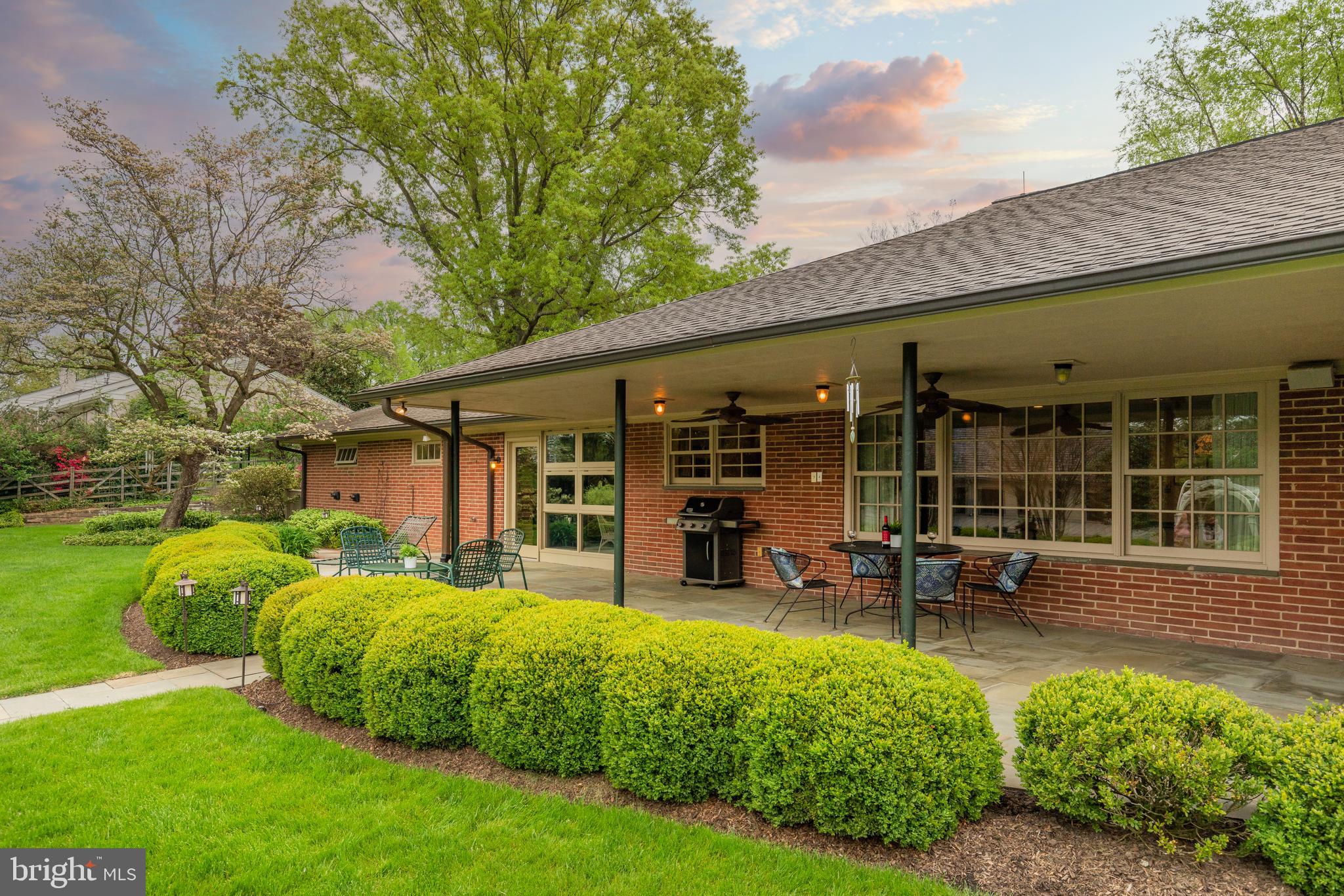 CHESTNUT HILL - Residential