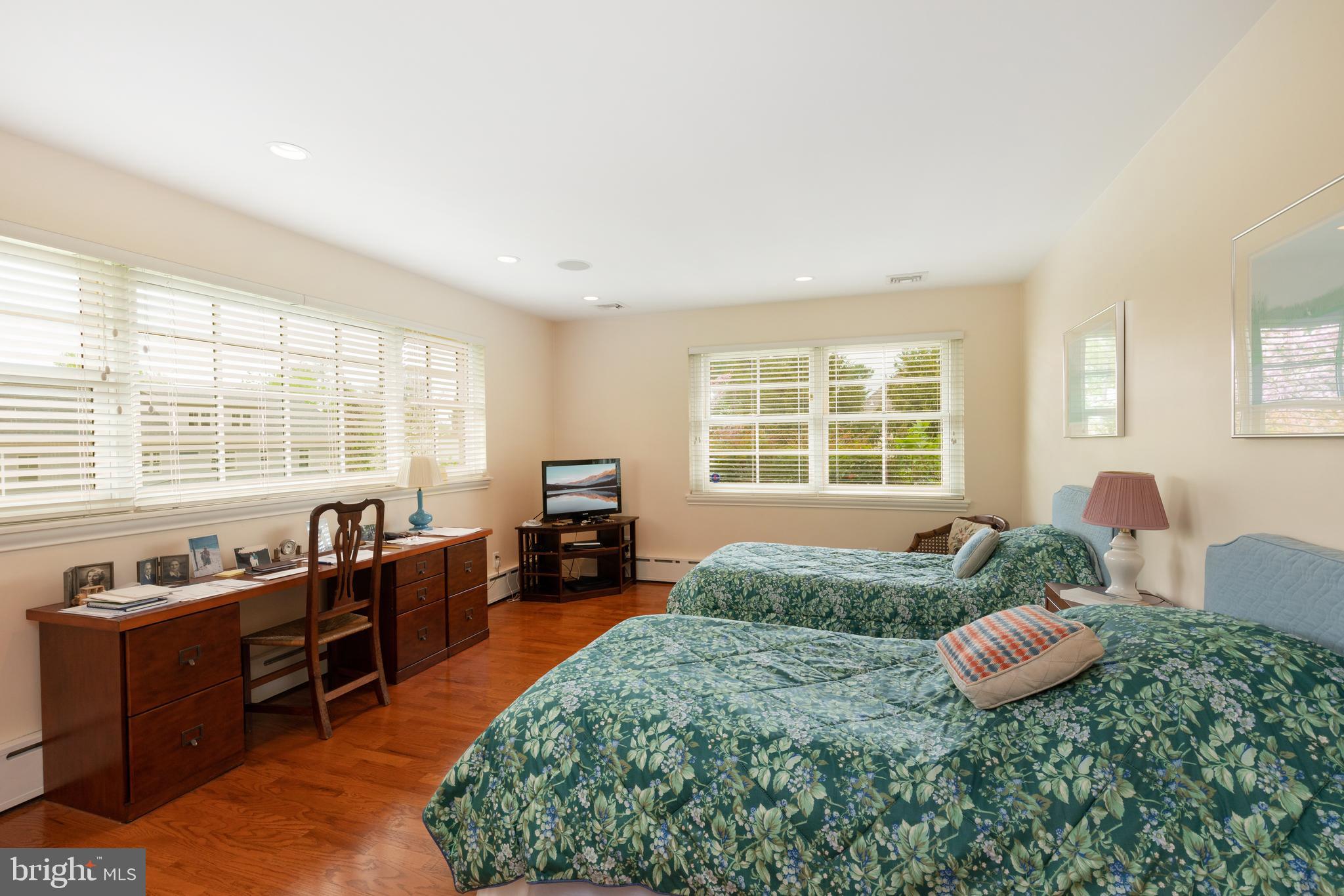 CHESTNUT HILL - Residential