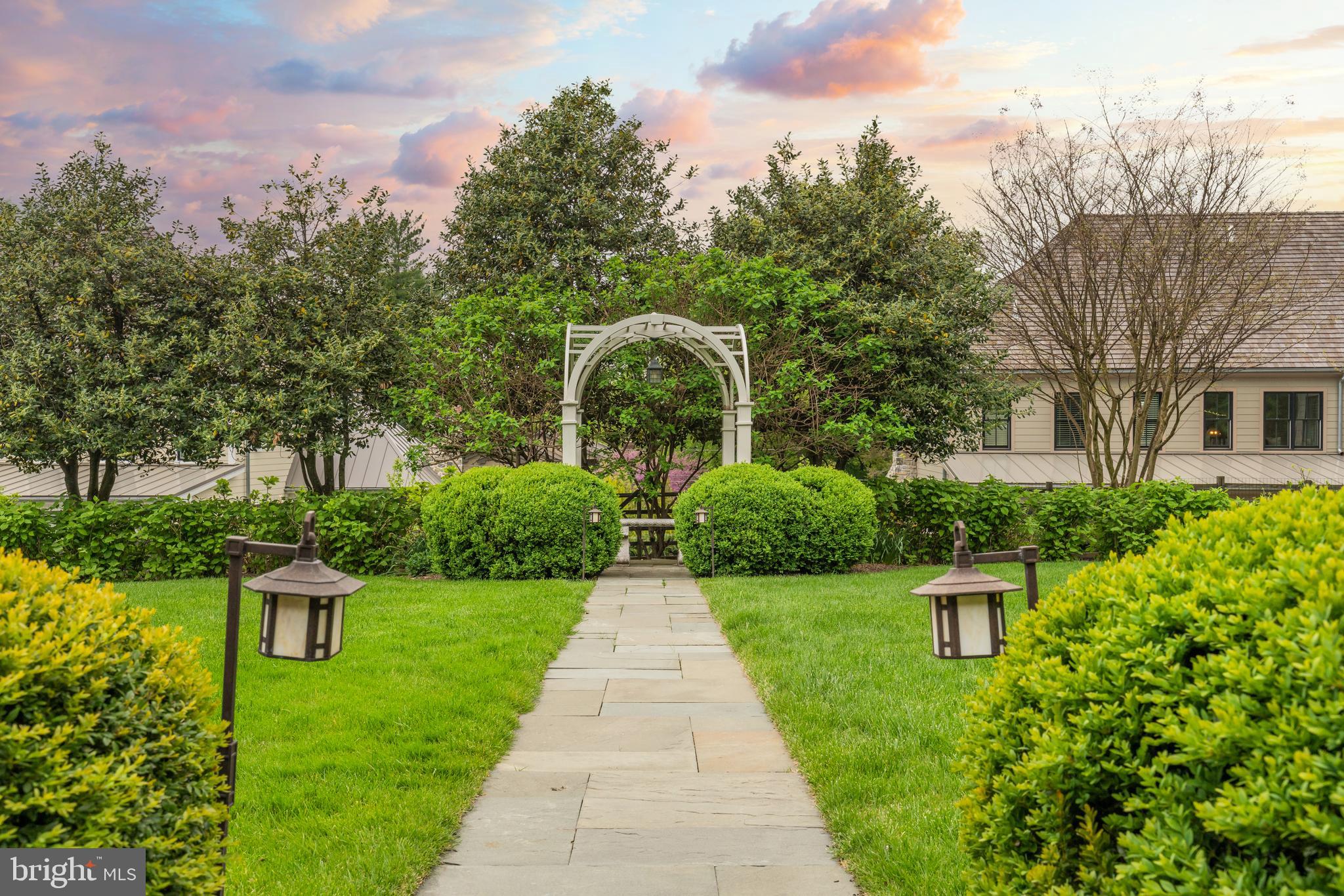 CHESTNUT HILL - Residential