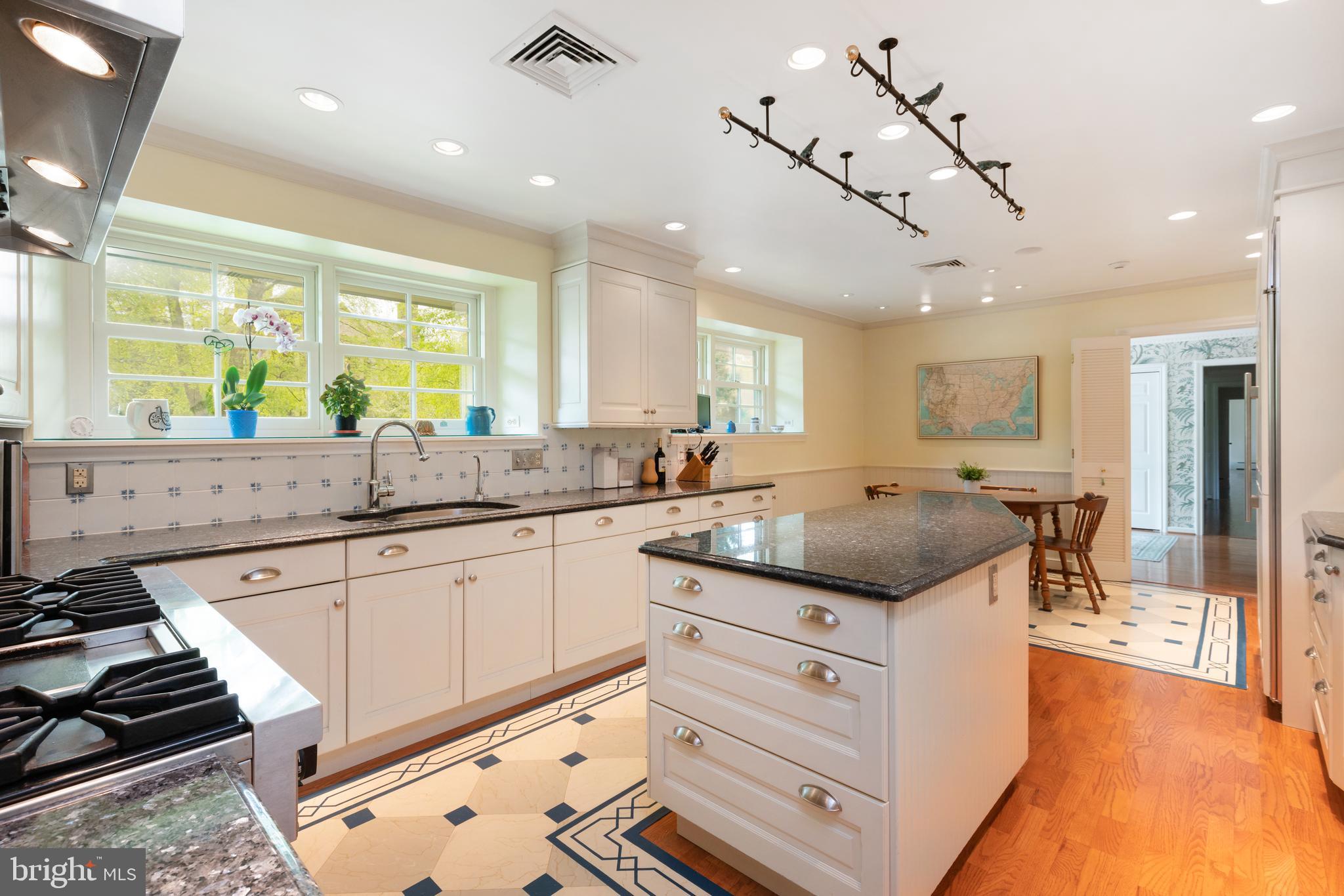 CHESTNUT HILL - Residential