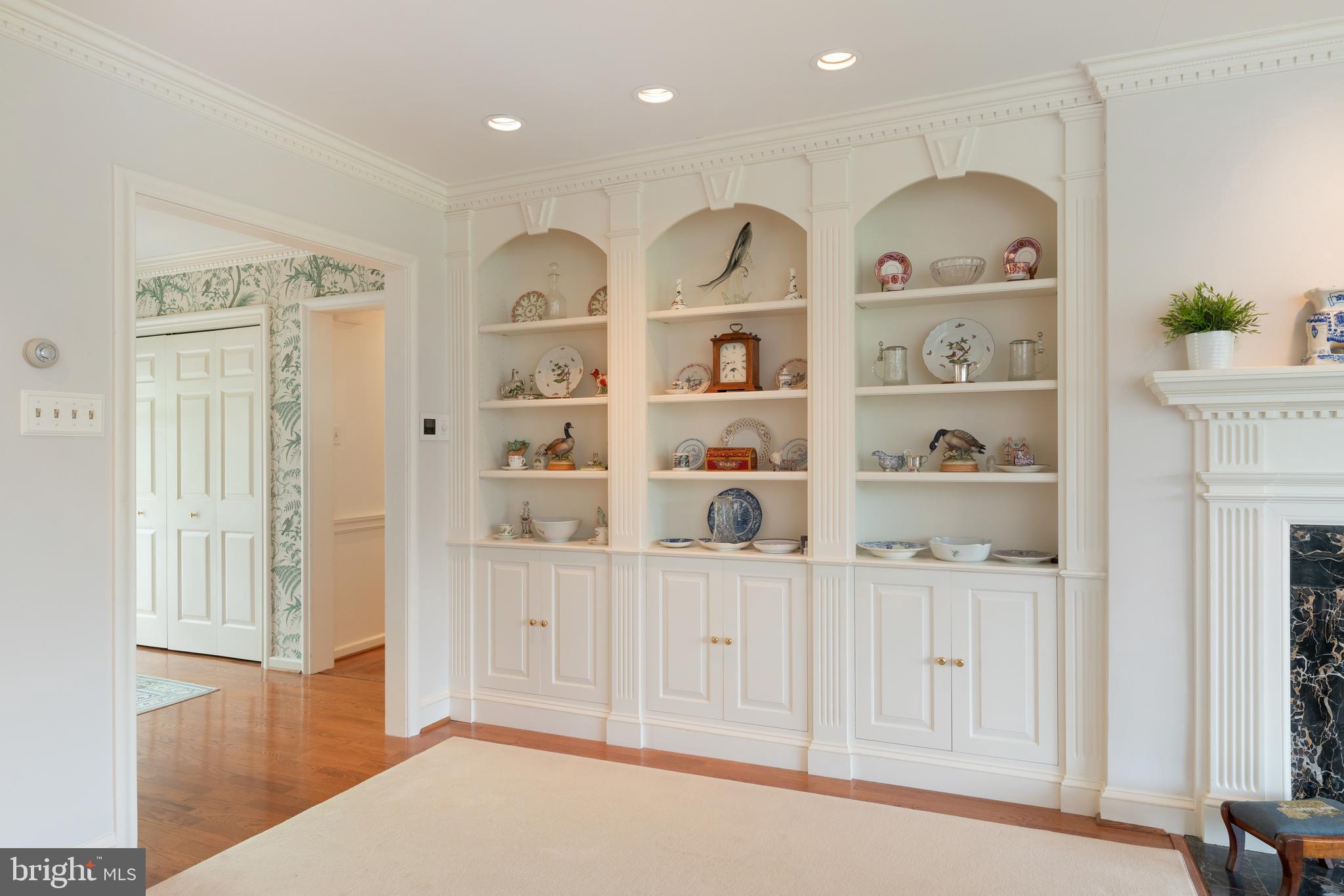 CHESTNUT HILL - Residential