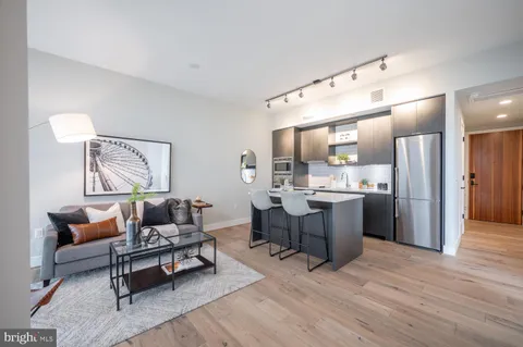 MLS: DCDC2197158