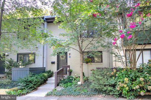 2046 GOLF COURSE DRIVE RESTON VA 20191