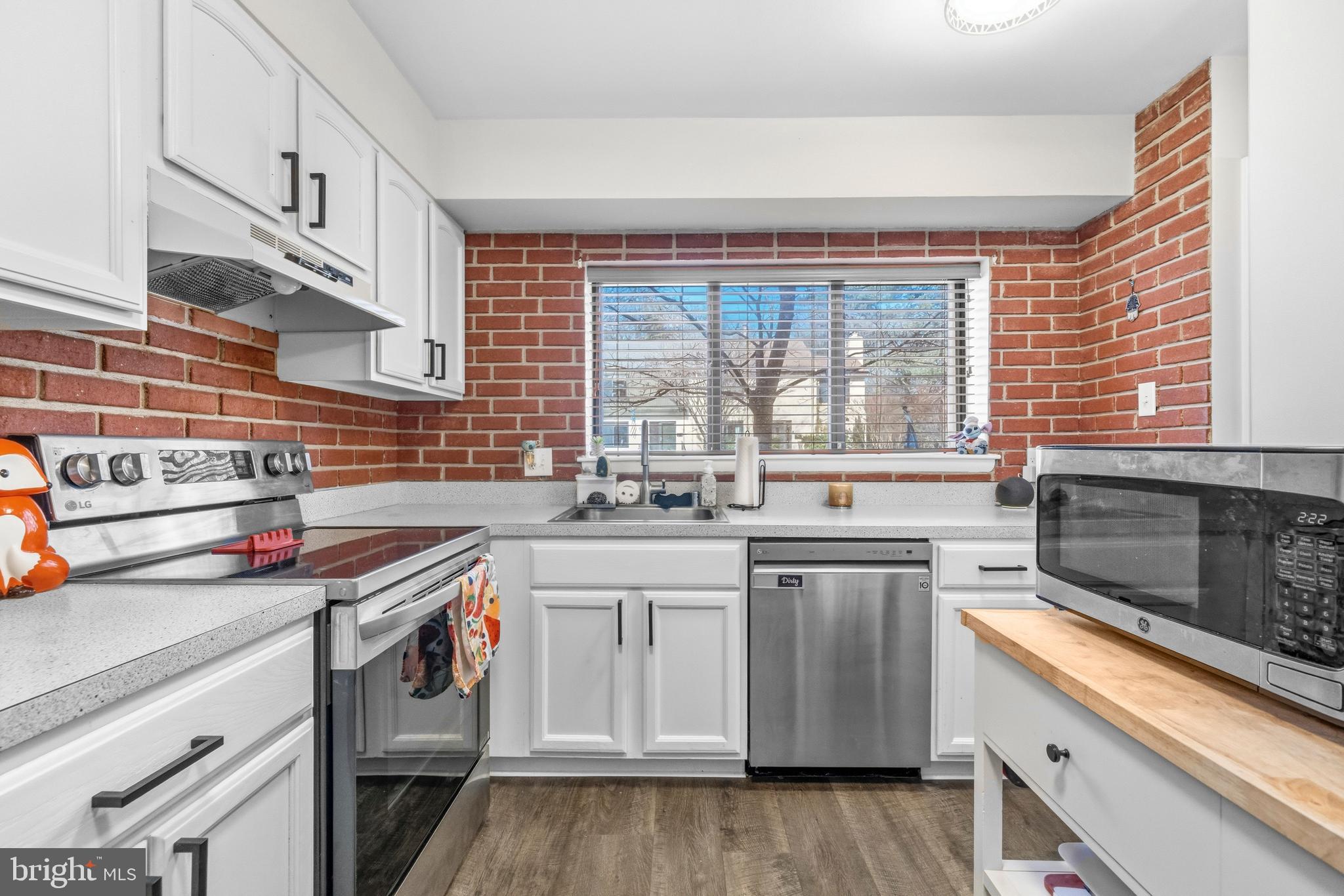 RESTON - Residential