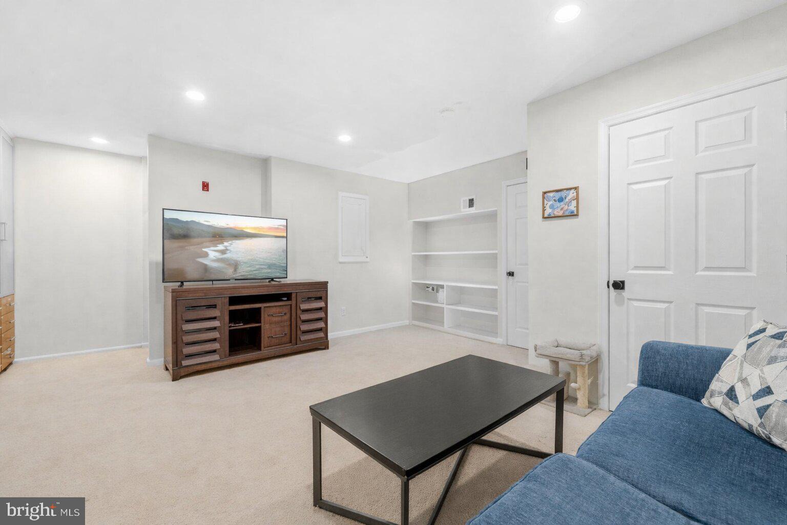 RESTON - Residential