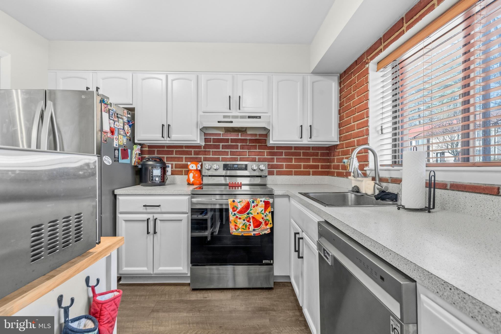 RESTON - Residential