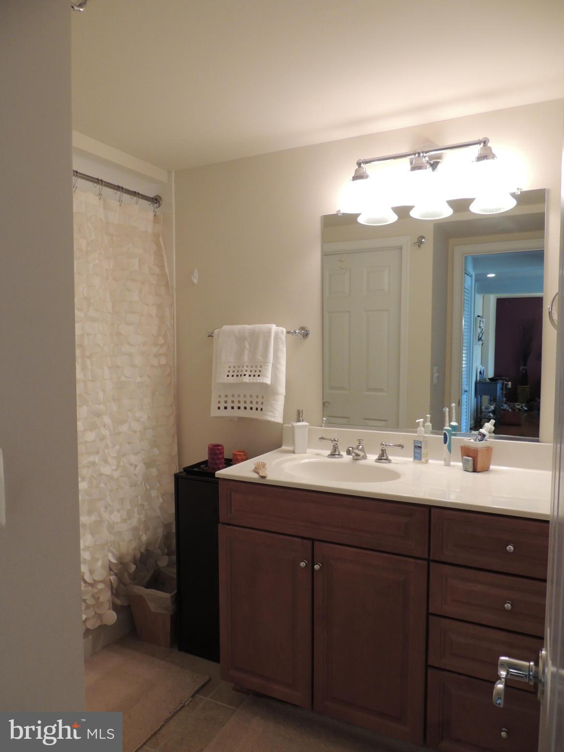 WEST VILLAGE OF SHIRLINGTON - Residential Lease