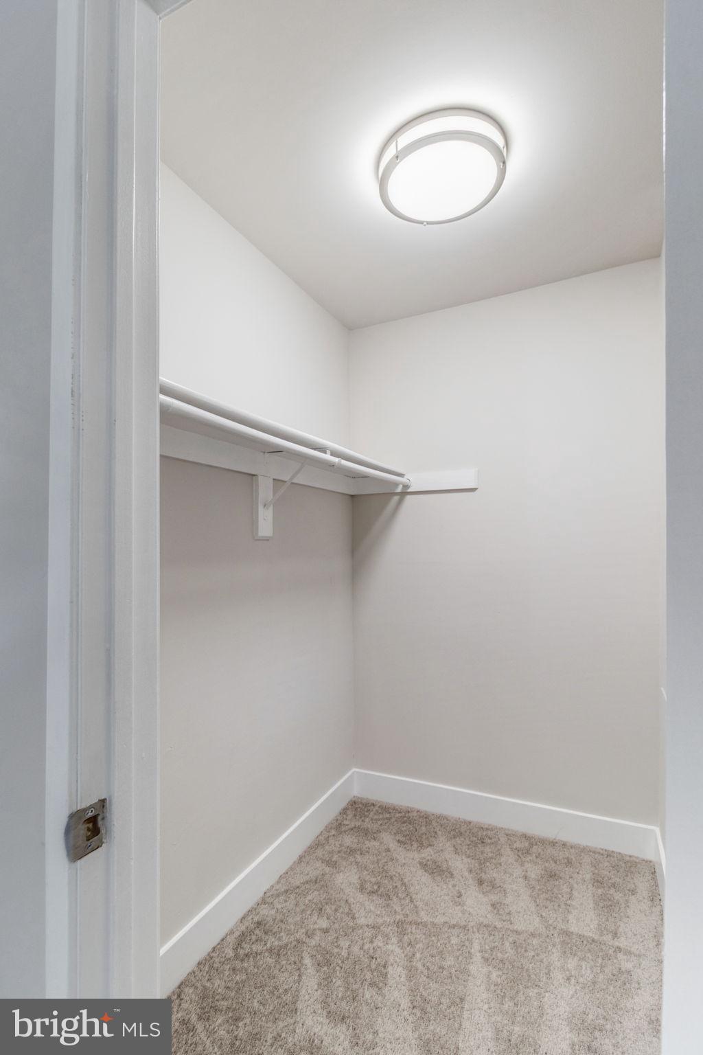 FARMINGDALE - Residential